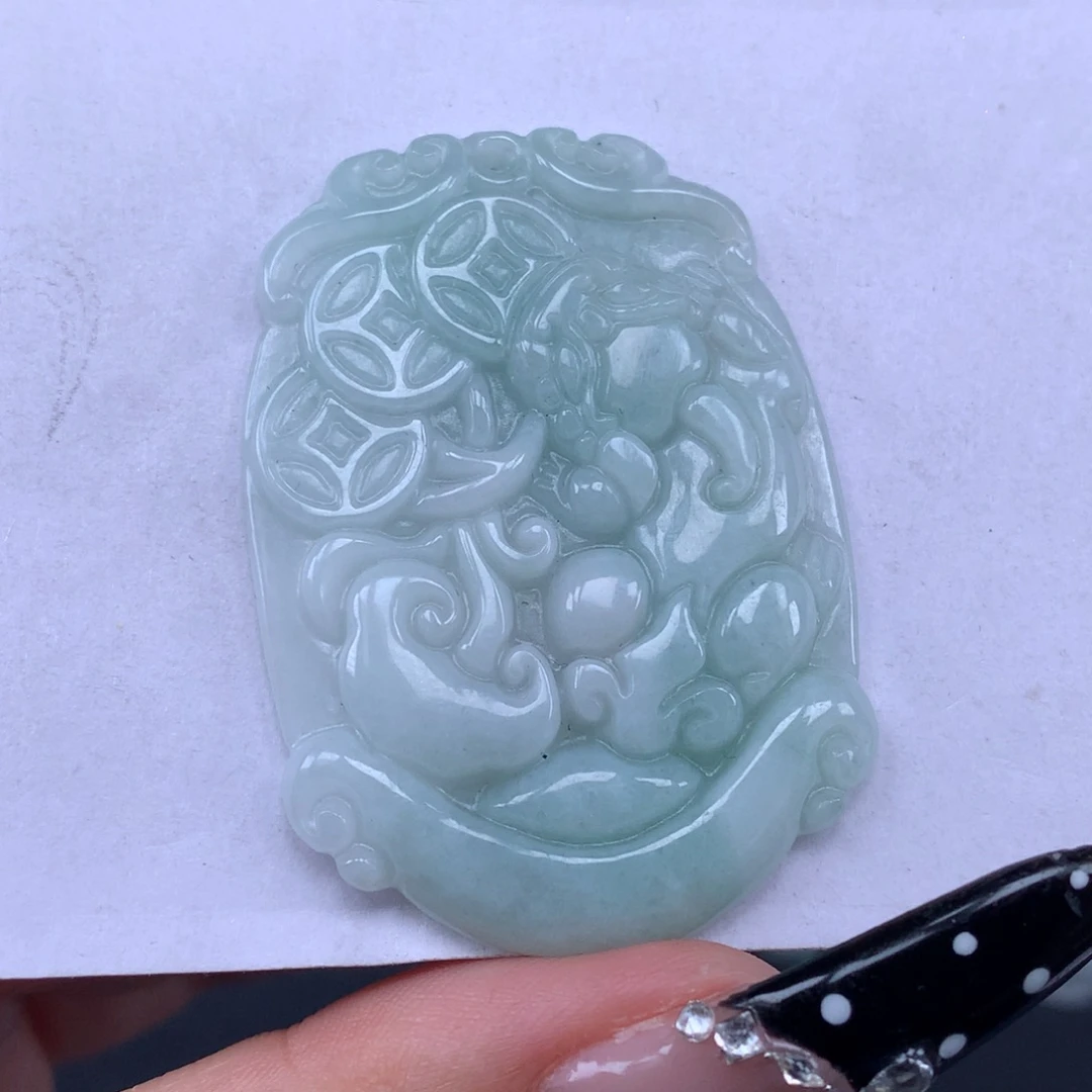 翡翠未镶嵌颈饰貔貅