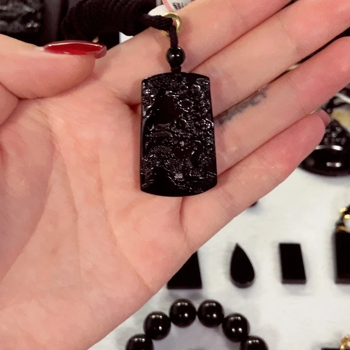 我***后翡翠未镶嵌颈饰翡翠