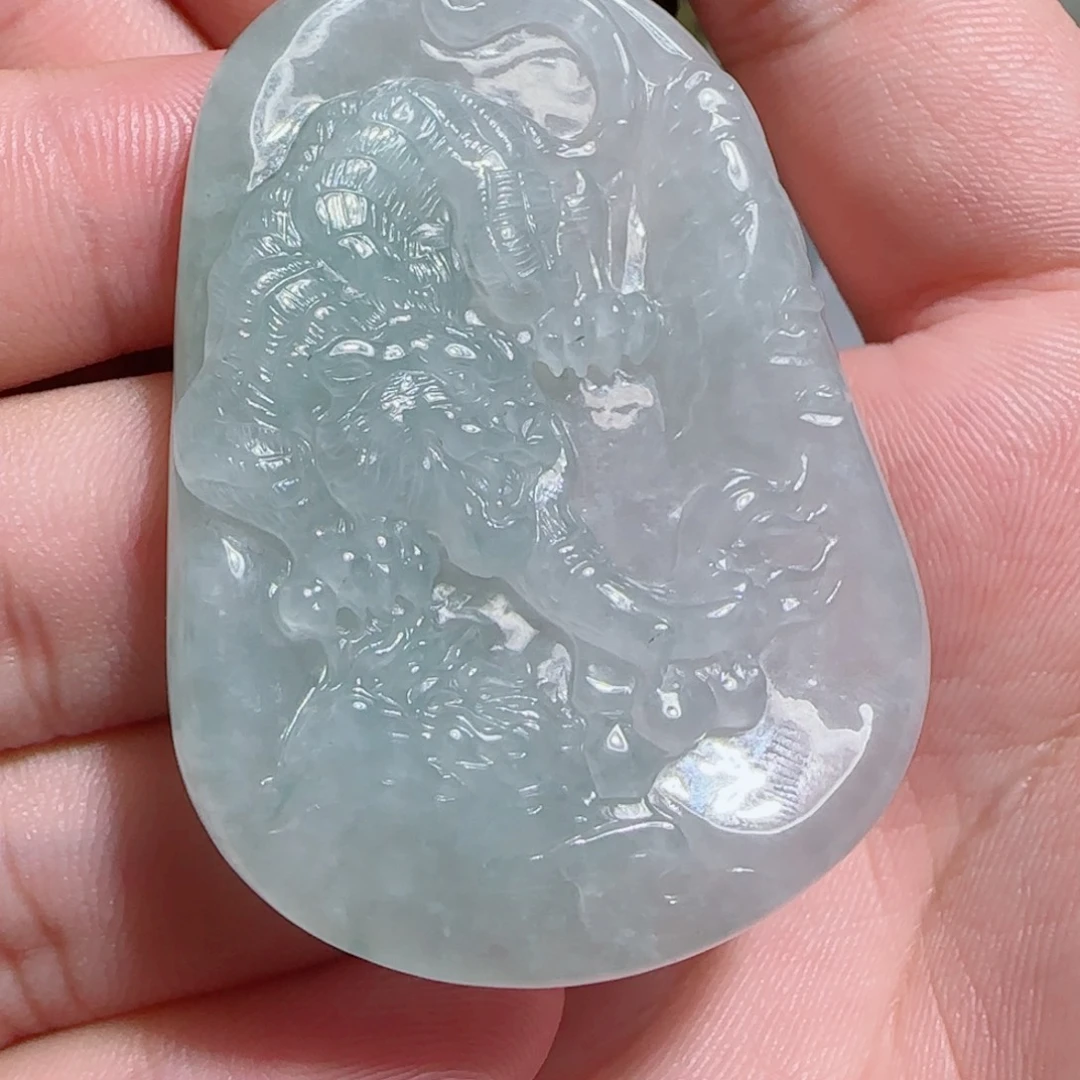 翡翠未镶嵌颈饰虎牌