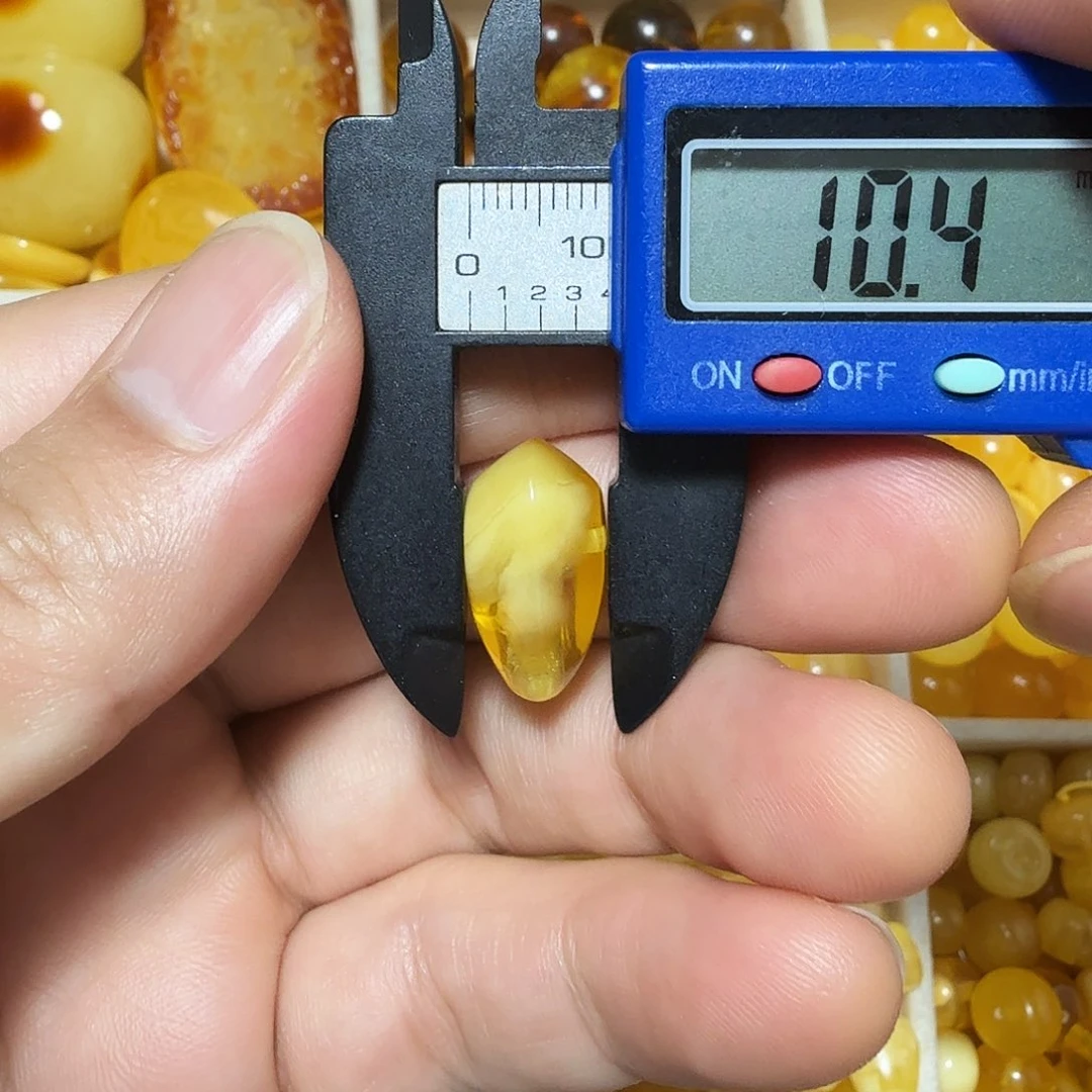 琥珀未镶嵌裸石成品