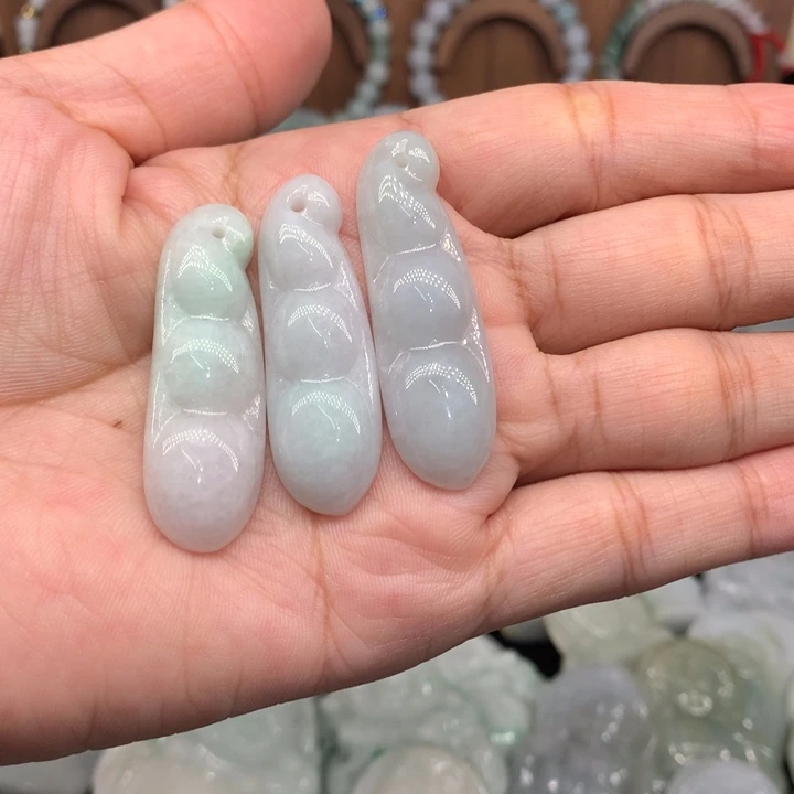 翡翠未镶嵌颈饰11