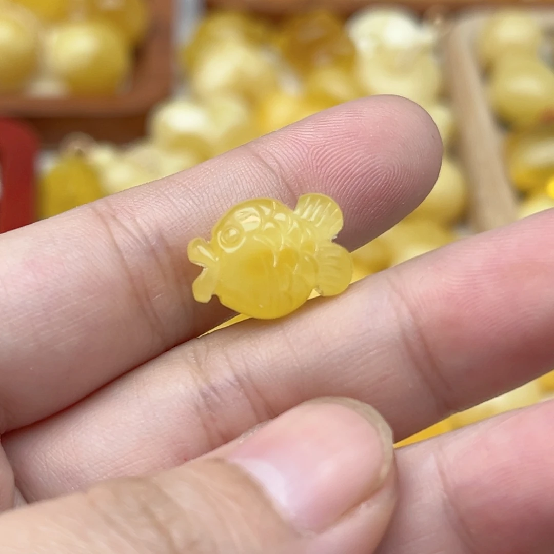 蜜蜡未镶嵌裸石配饰