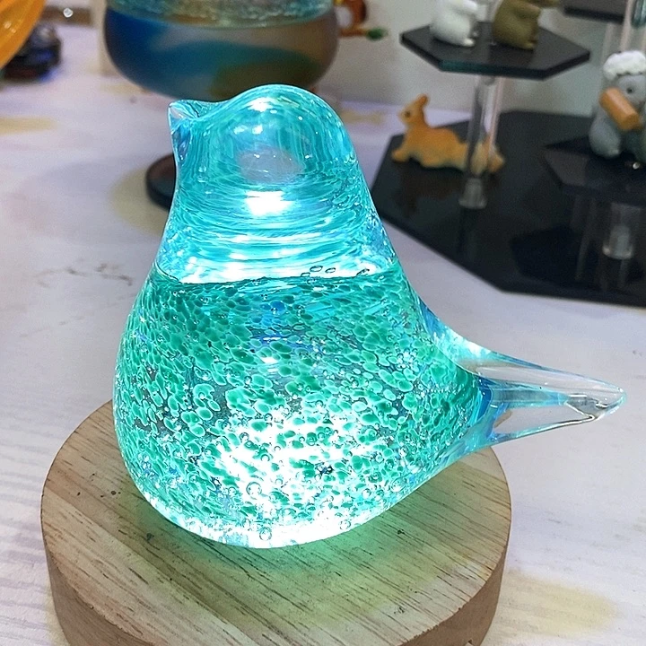 小鸟高8厘米宽8厘米