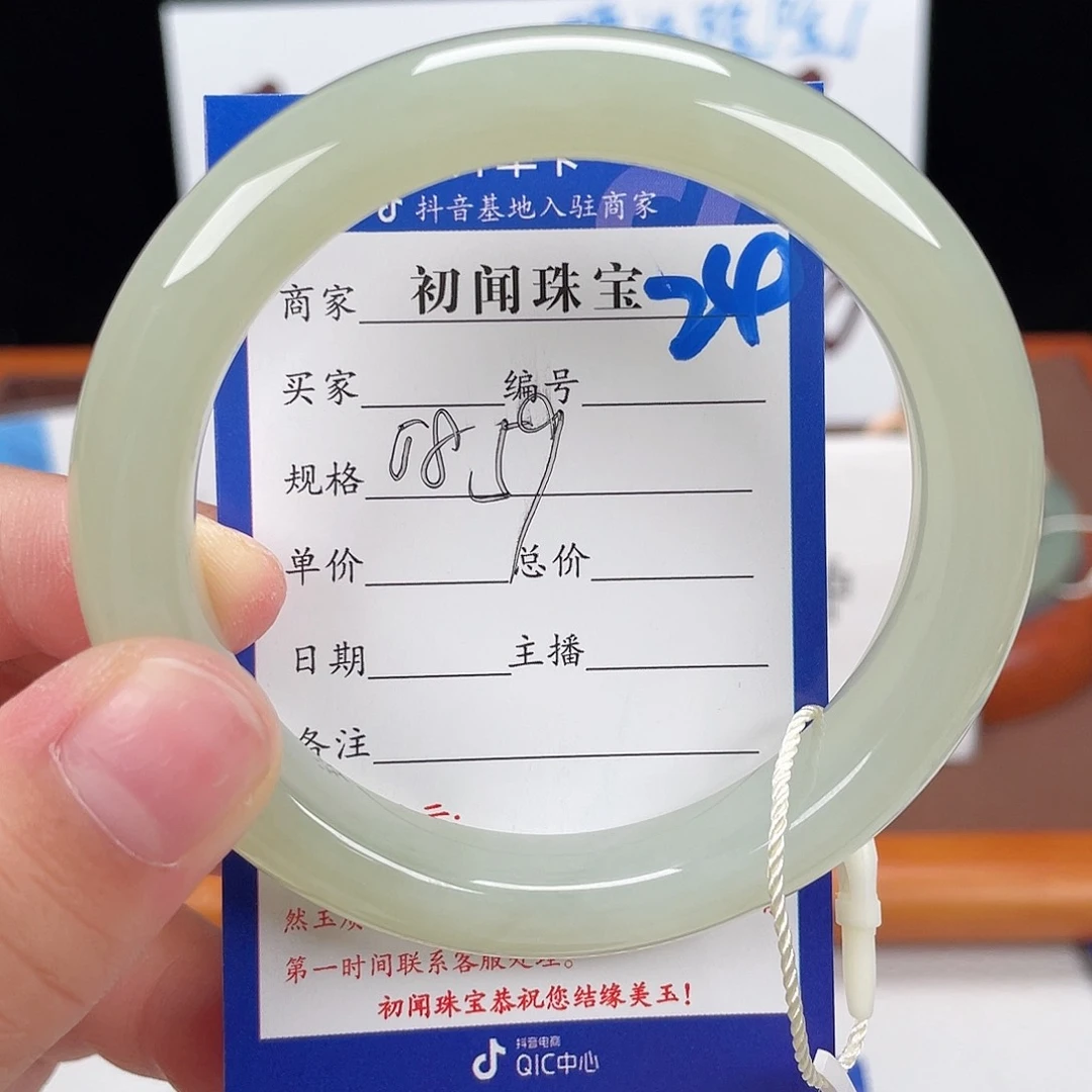 和田玉手镯未镶嵌L****?