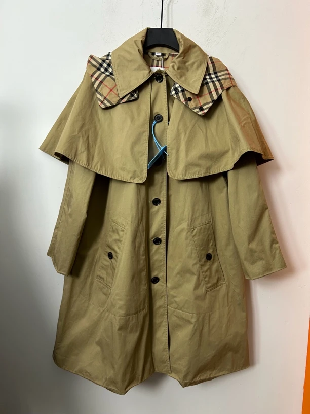 95新 BURBERRY/博柏利 Burberry卡其色披肩款风衣95新