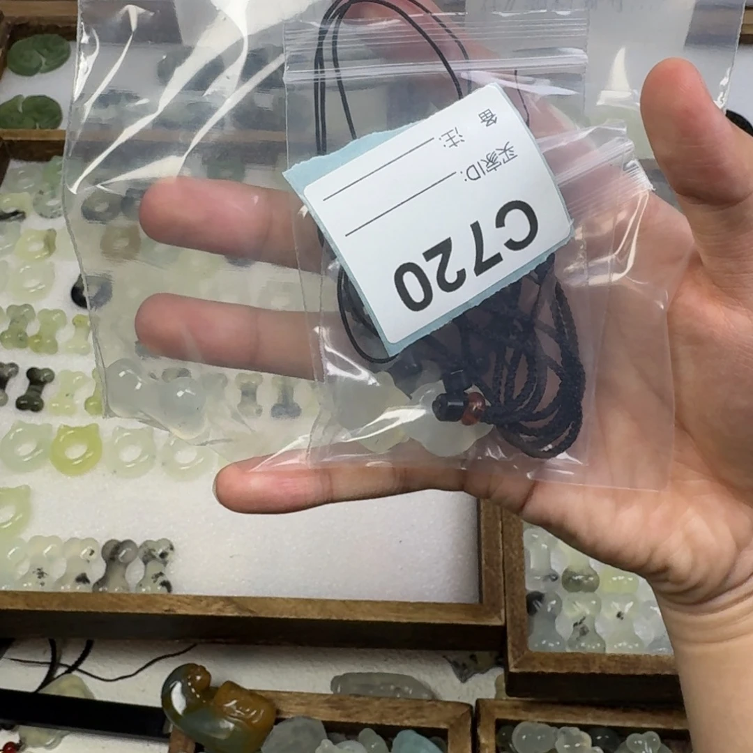 蛇纹石玉未镶嵌吊坠小*