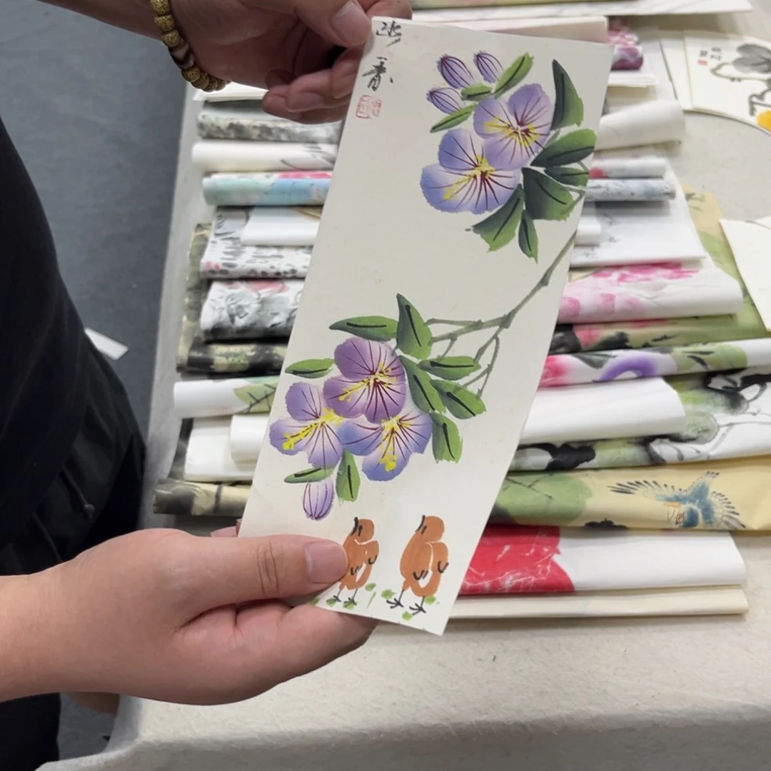 国画卖字画的小男孩