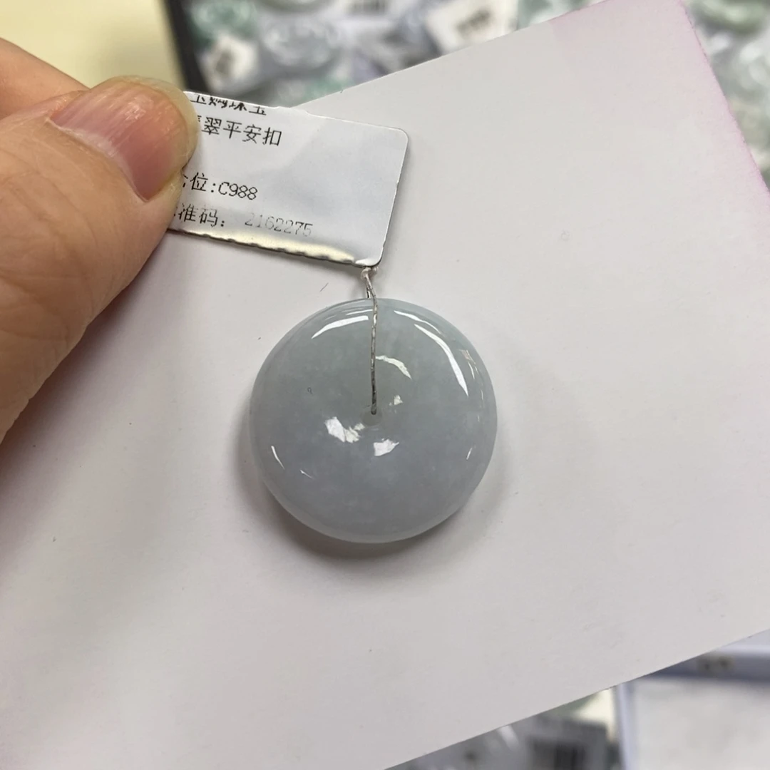 翡翠颈饰未镶嵌平安扣