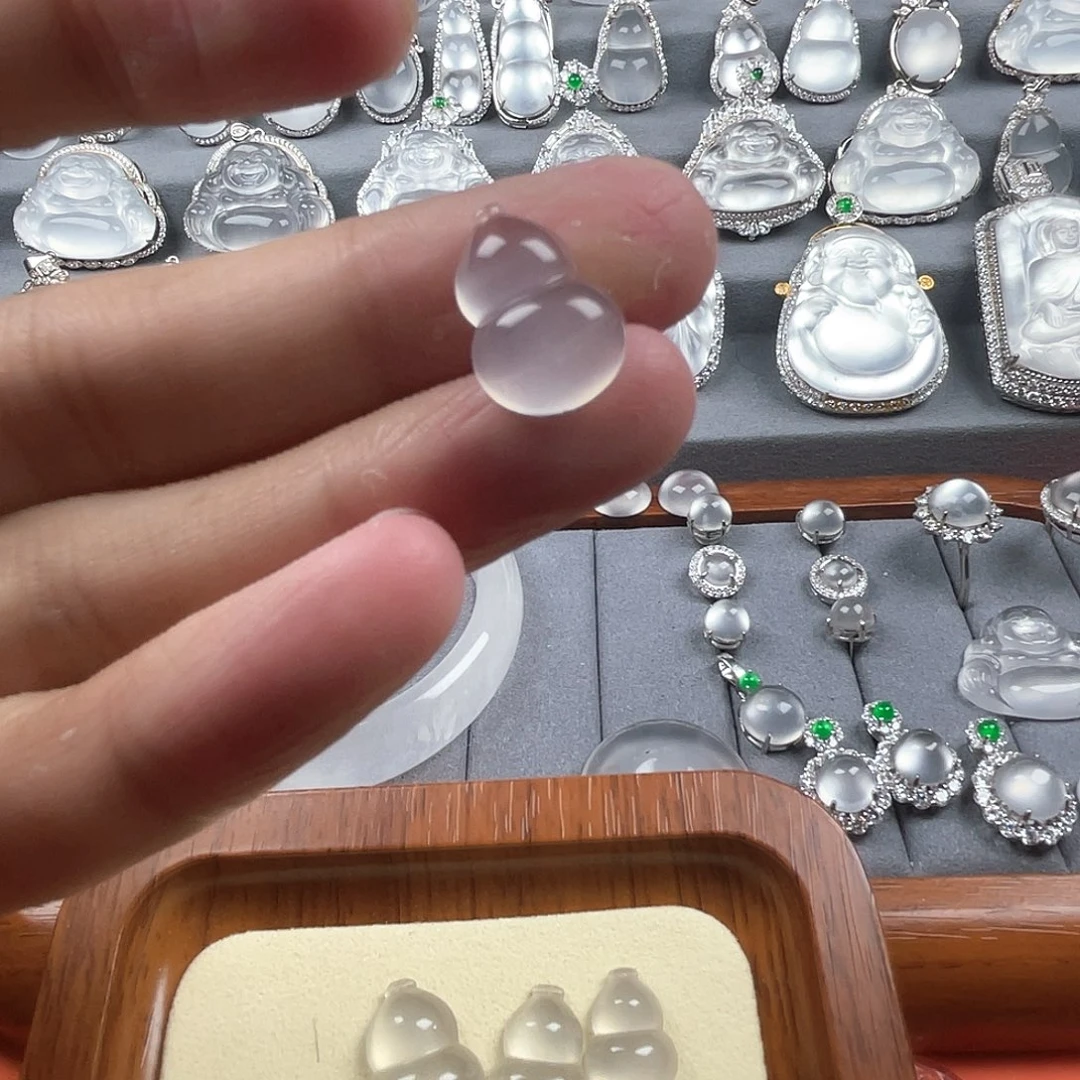 石英质玉未镶嵌颈饰