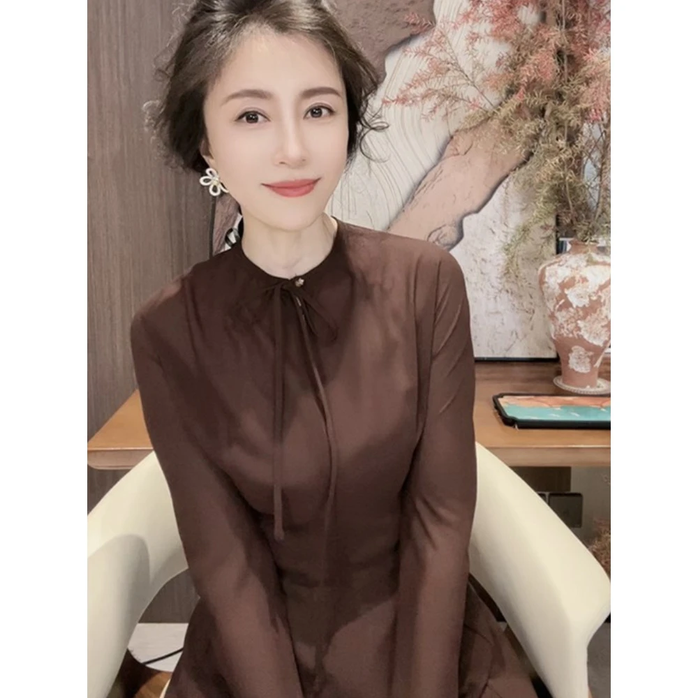 2025年早秋别致漂亮洋气上衣女设计感小众今年流行的复古咖色衬衫