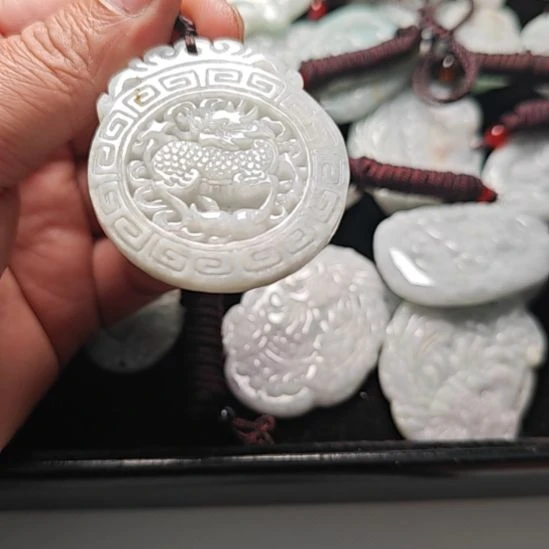翡翠未镶嵌颈饰天然翡翠吊坠