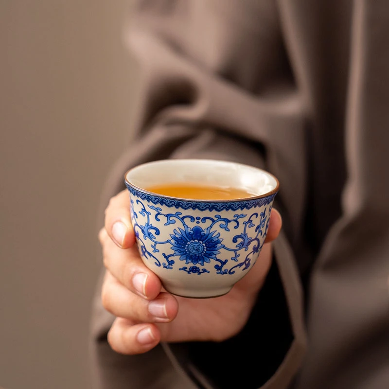缠枝梅青花主人杯陶瓷茶杯