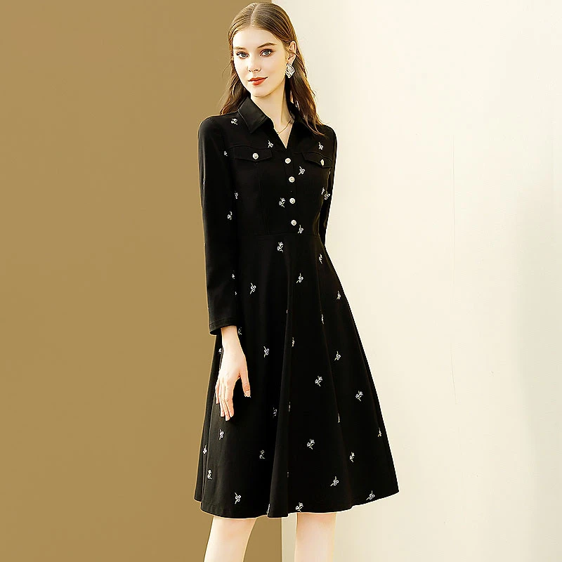 王小鸭法式轻奢黑色刺绣连衣裙女2025秋季新款气质收腰显瘦A字裙