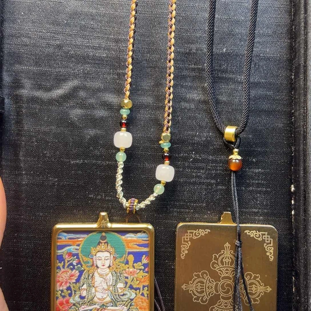 蛋***王吊坠美丽的小镇和美丽的