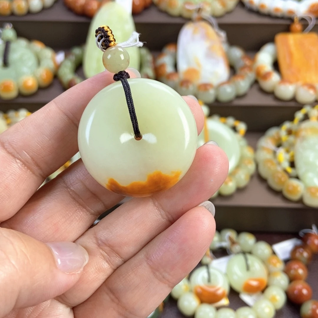 剑***胆透闪石质玉未镶嵌颈饰