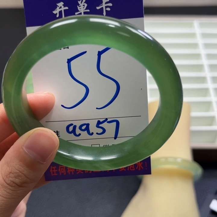 绿***君蛇纹石玉未镶嵌手镯