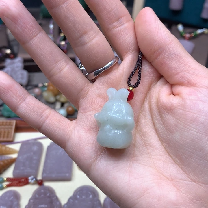 石英质玉颈饰未镶嵌加*呀