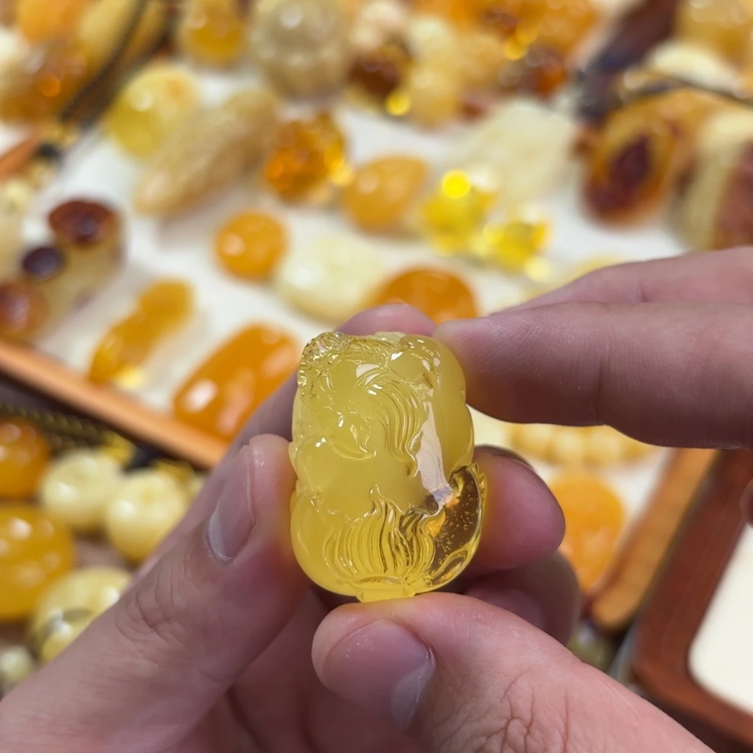 蜜蜡未镶嵌裸石貔貅