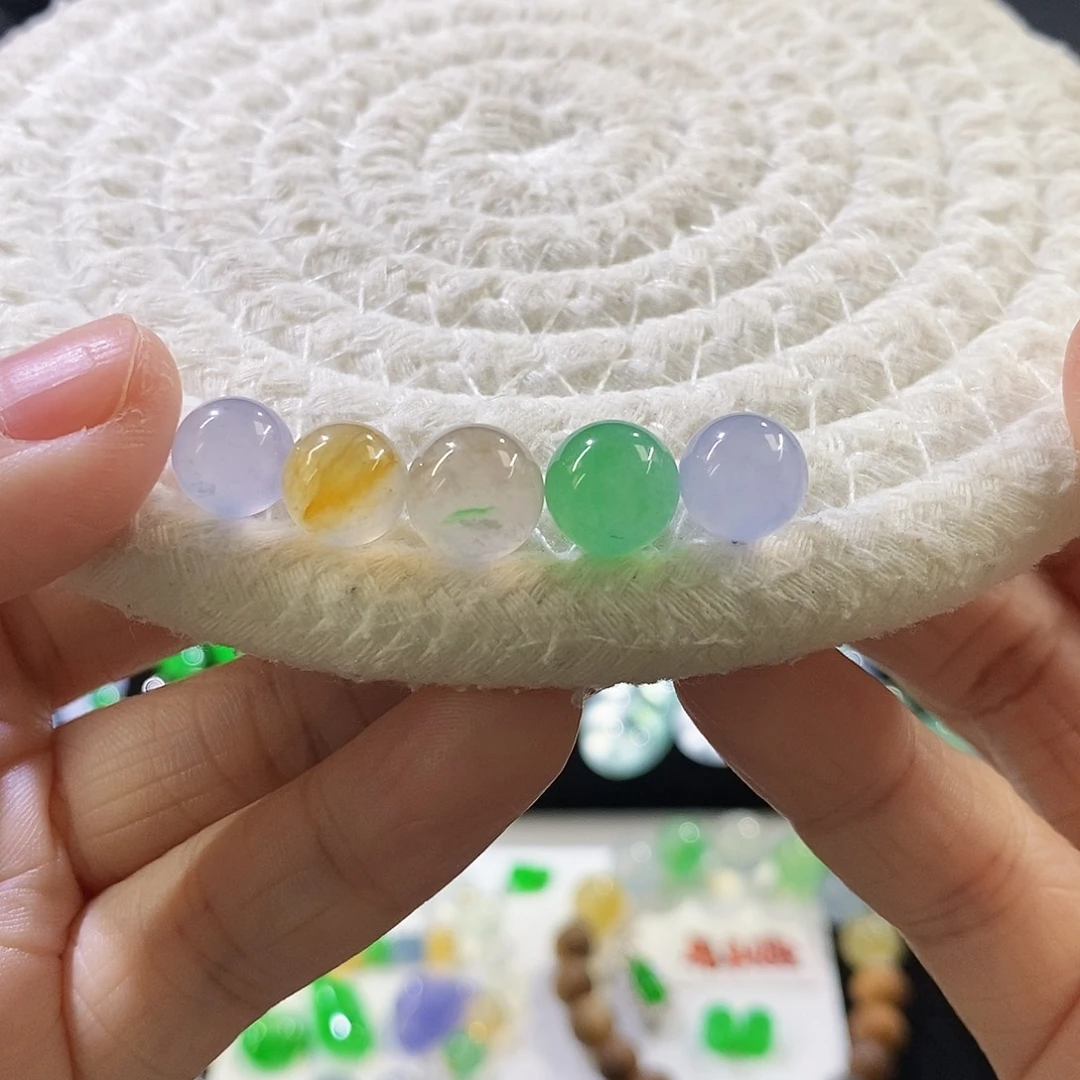 翡翠未镶嵌挂件单颗价格不同 多样性发其一