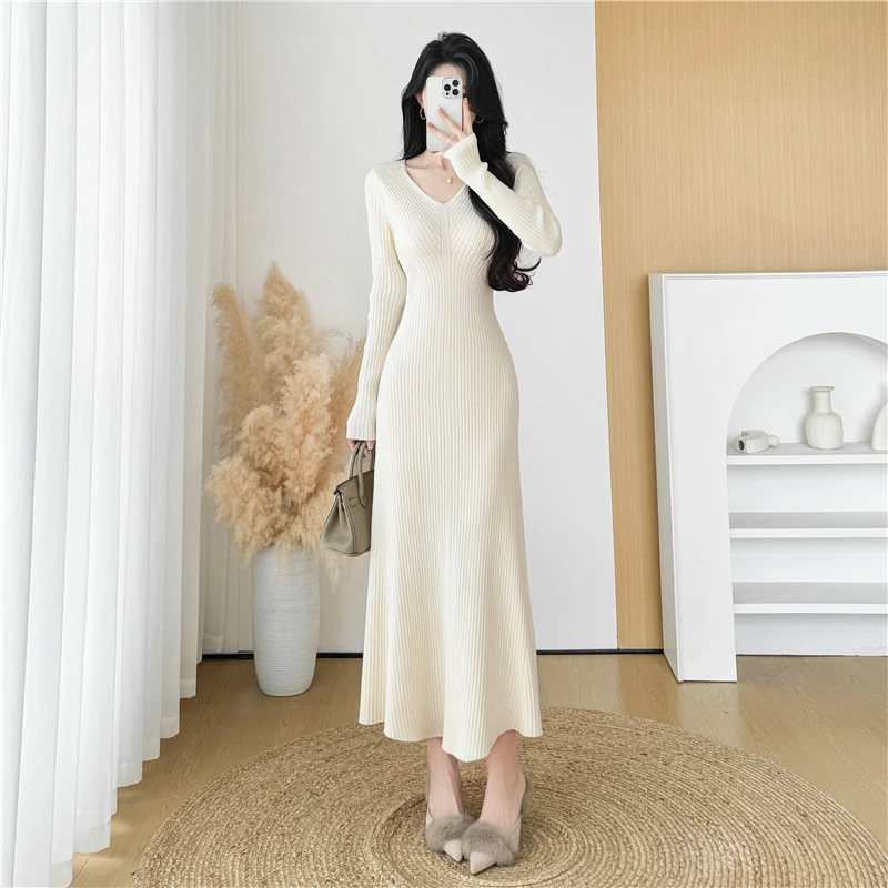 秋冬配大衣内搭毛衣裙女气质显瘦打底针织连衣裙黑色长袖修身长裙