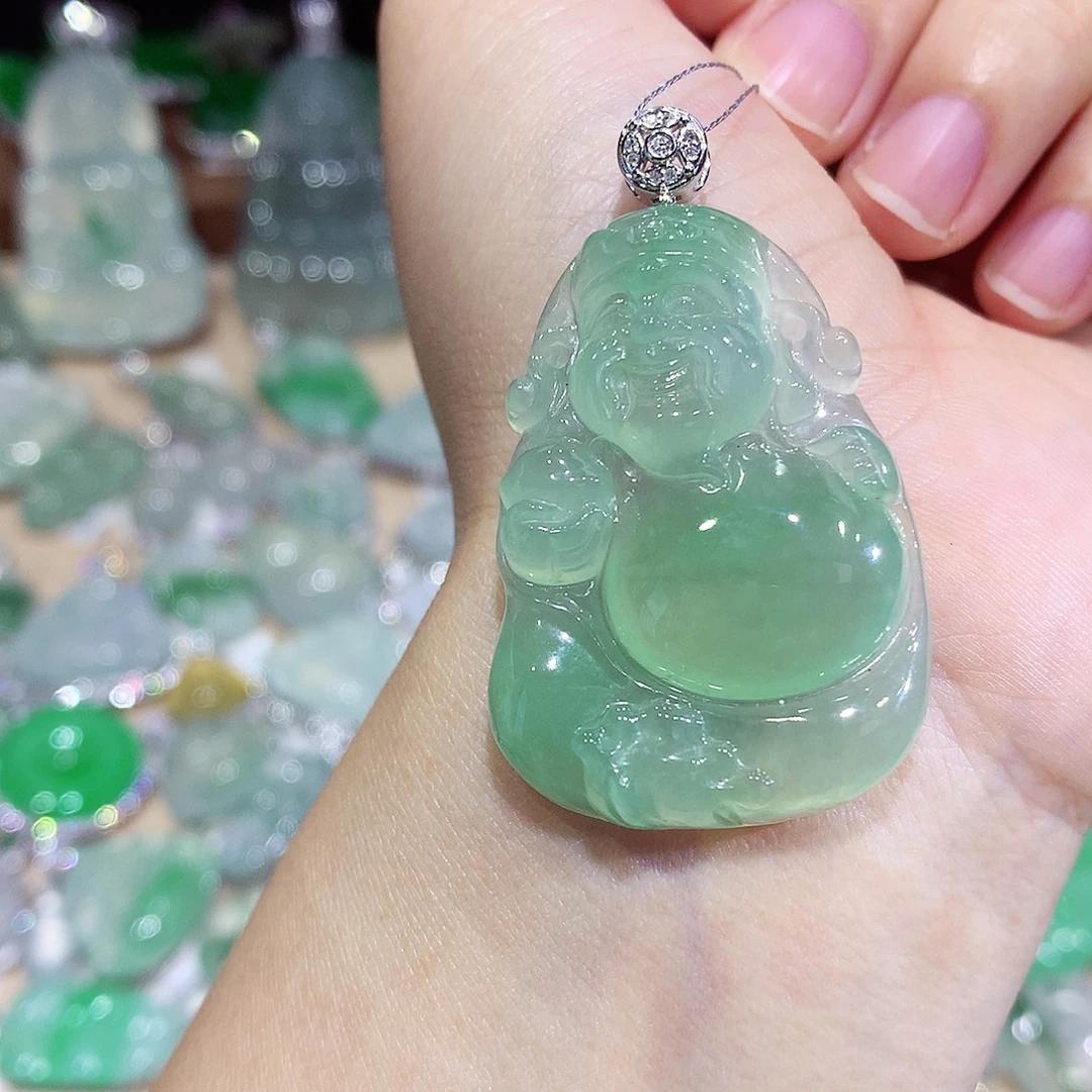 颈饰18K金镶嵌翡翠米爷