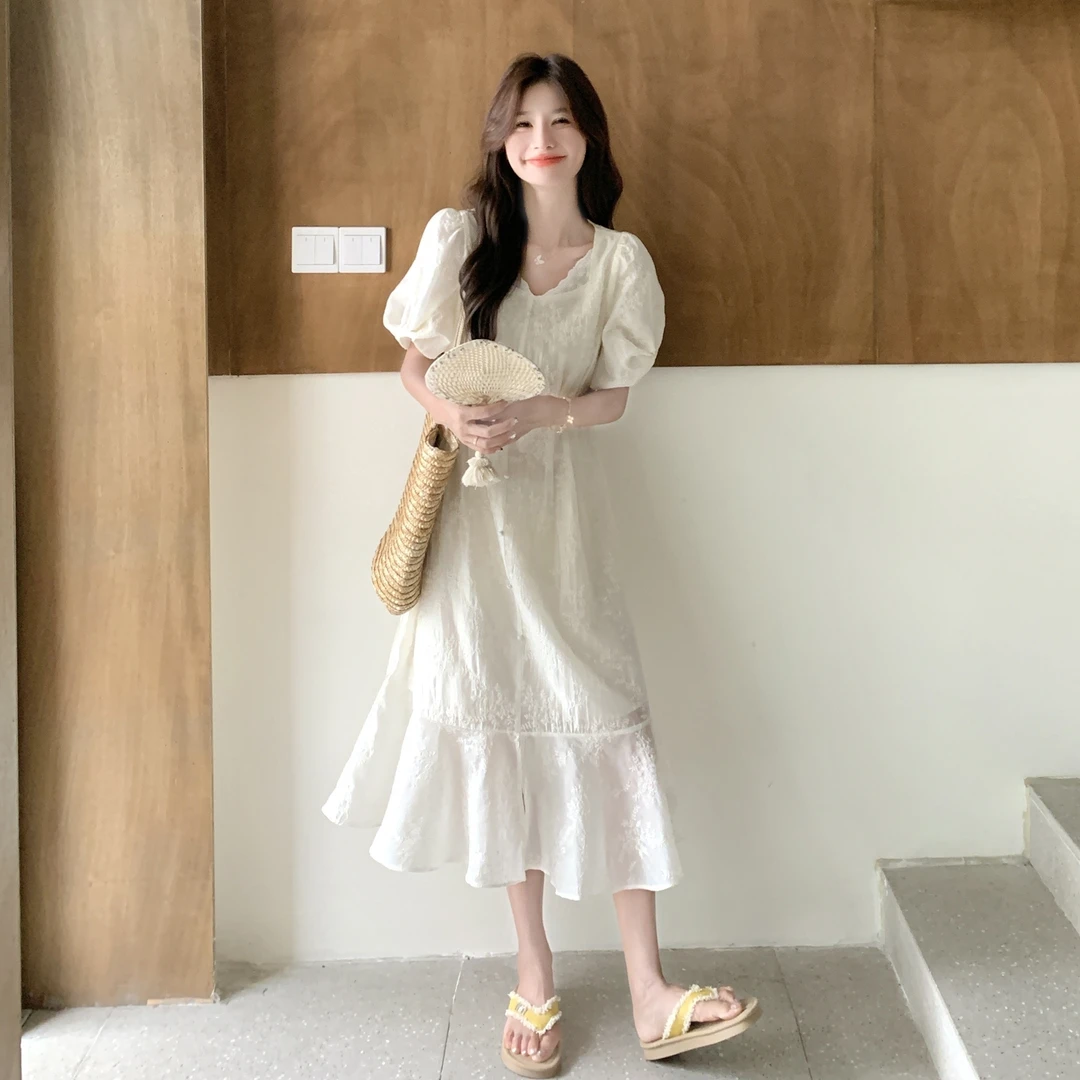 法式温柔风米白色蕾丝连衣裙新款女夏季慵懒显瘦气质宽松遮肚长裙