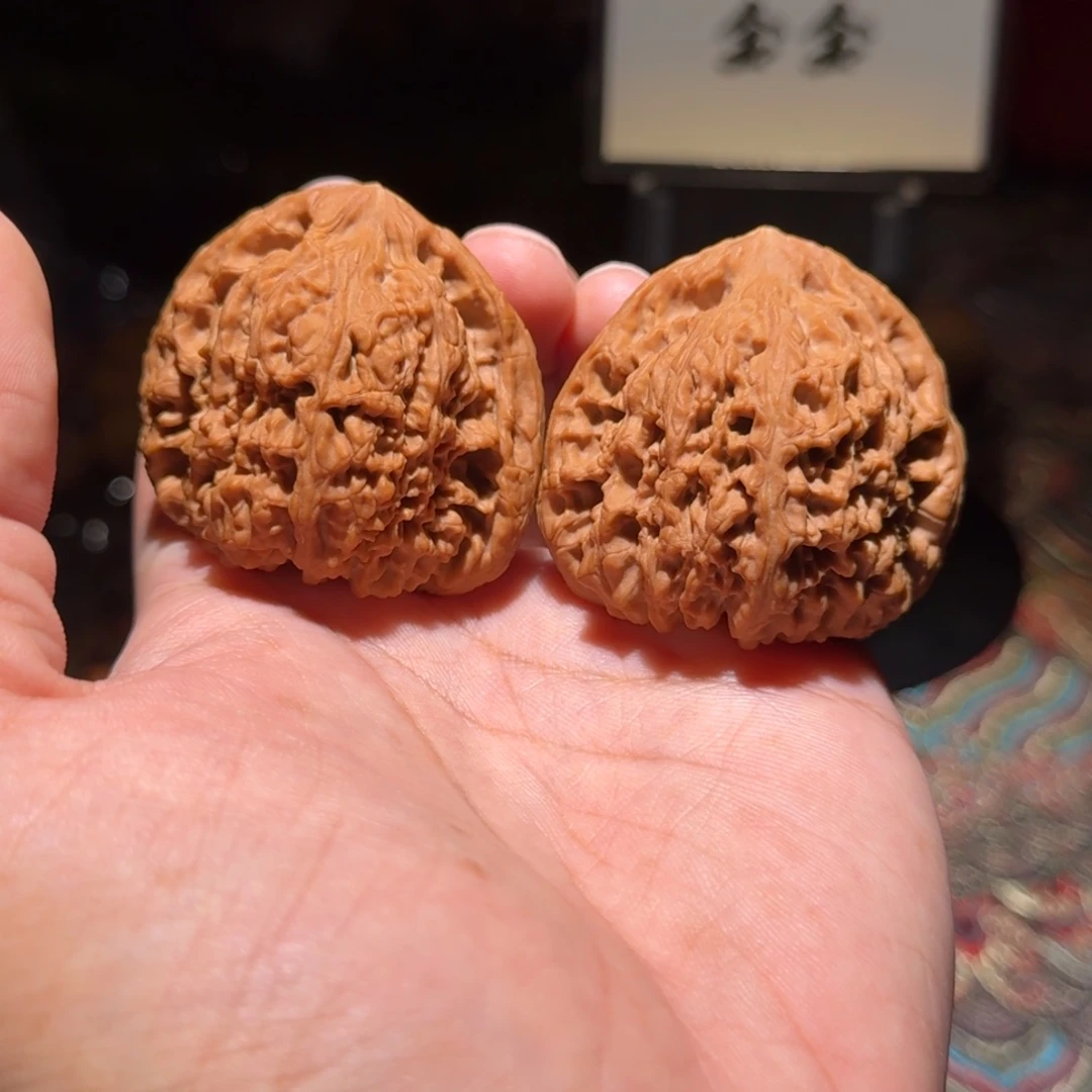 把件核桃1255三角疆，尺寸45 42 43