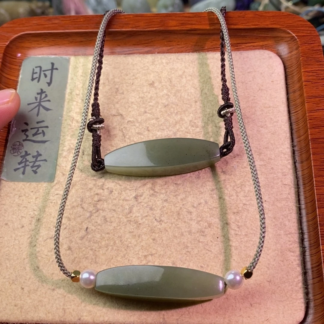 和田玉未镶嵌颈饰单个月