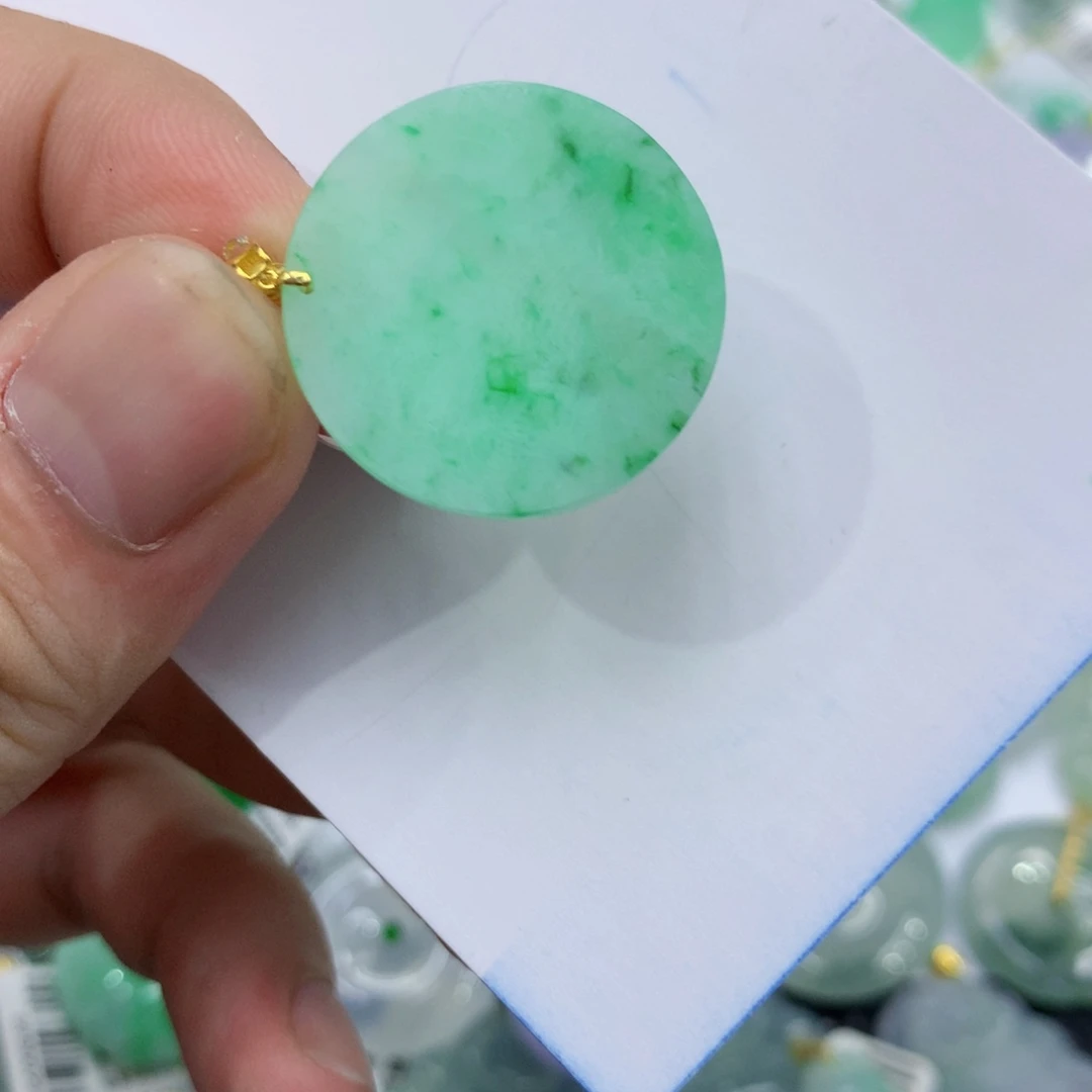 翡翠18K金镶嵌颈饰翡翠