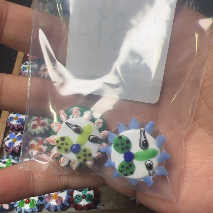 玻璃颈饰3314。  一包