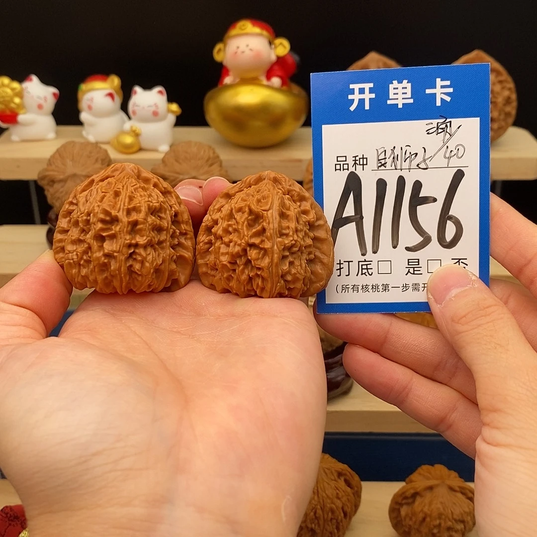 文玩核桃把件三角白40