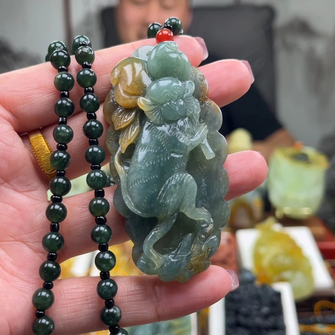 路***漫蛇纹石玉未镶嵌颈饰挂件