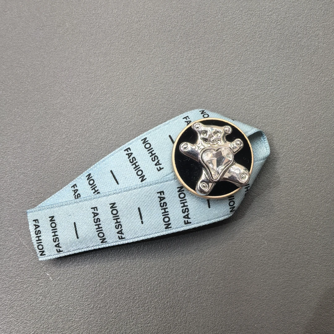 E705银色小熊闪闪蓝色字母掰掰夹