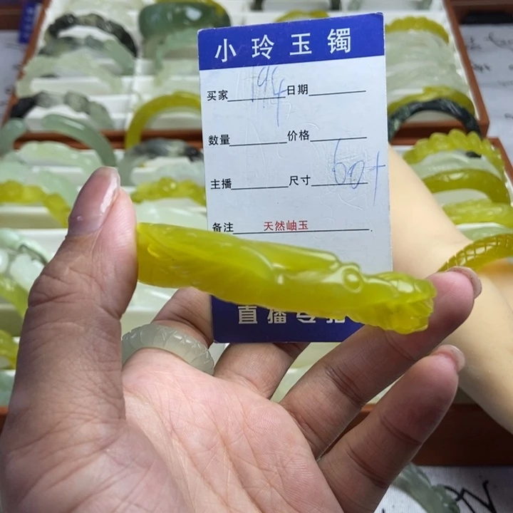 无***虑未镶嵌蛇纹石玉手镯
