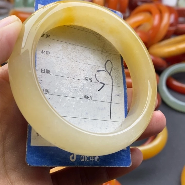 未镶嵌手镯石英质玉