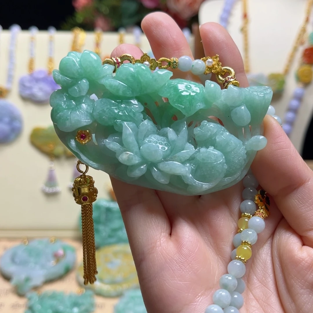 翡翠颈饰未镶嵌冰绿富贵有鱼