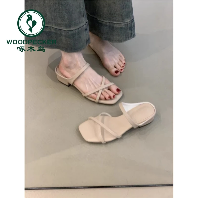 啄木鸟法式温柔仙女交叉凉鞋女2025年新款气质优雅绸面露趾凉拖鞋