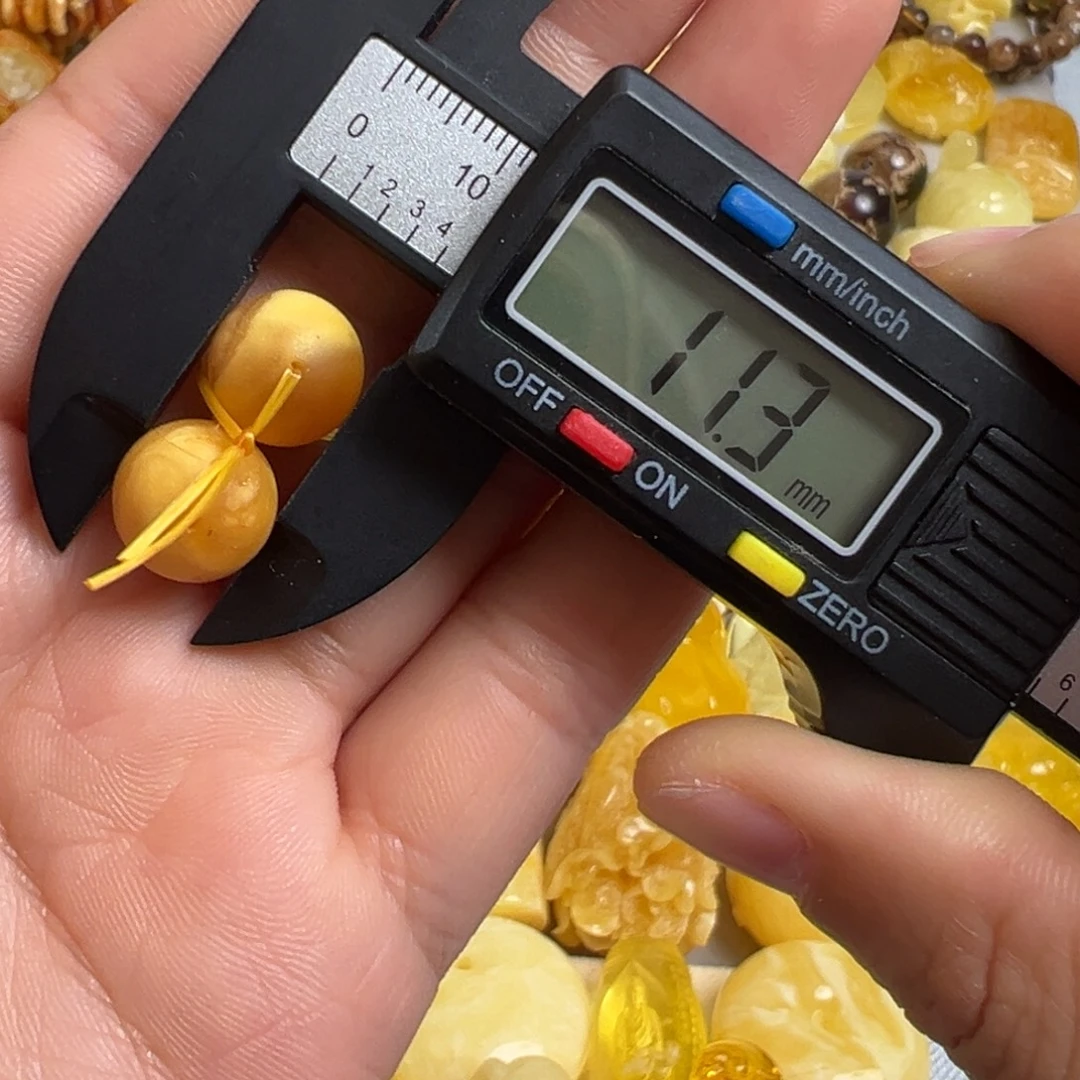 蜜蜡未镶嵌裸石微瑕