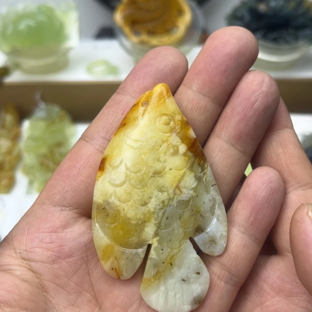 蛇纹石玉颈饰未镶嵌