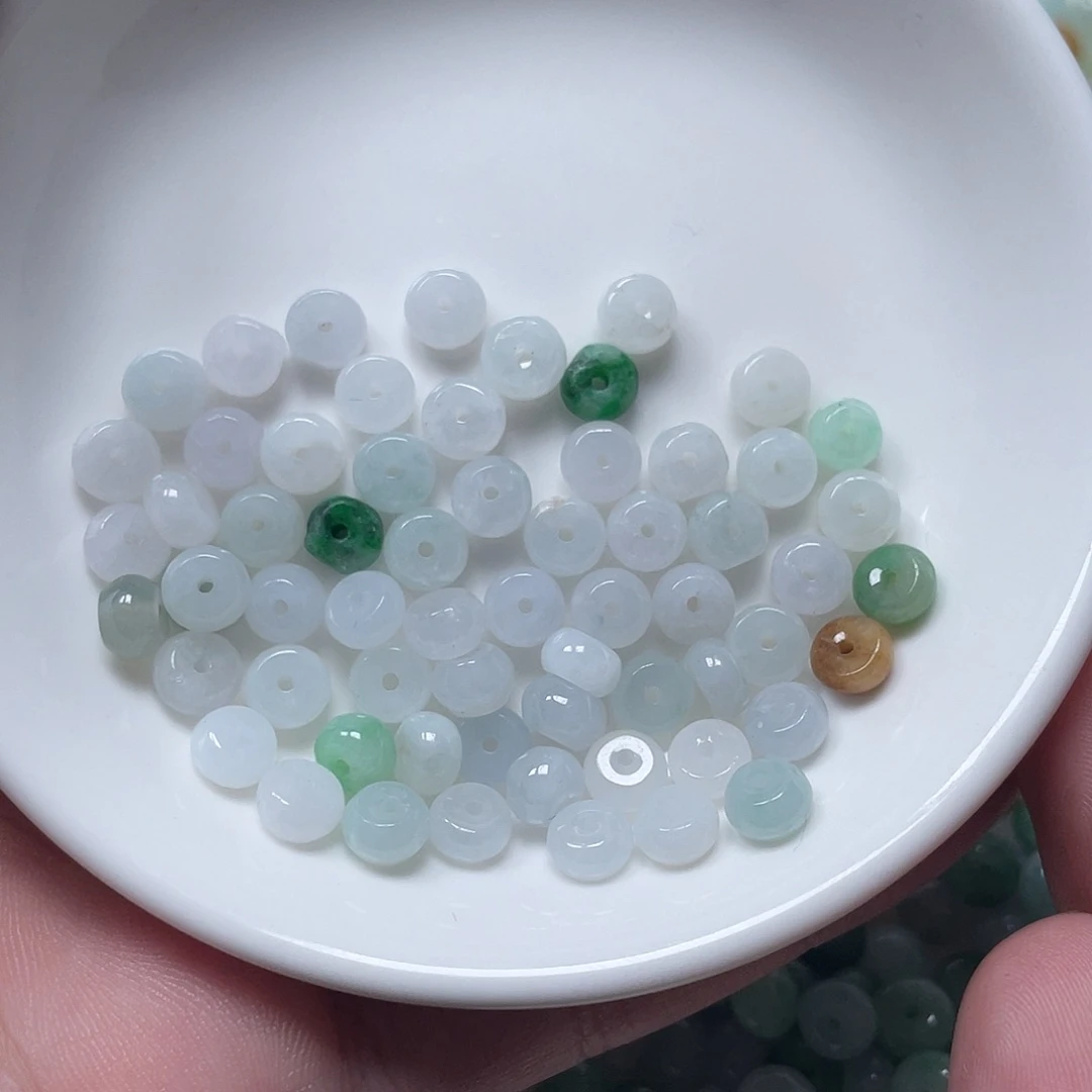 翡翠散珠翡翠算盘珠厚卡3.2。  60颗