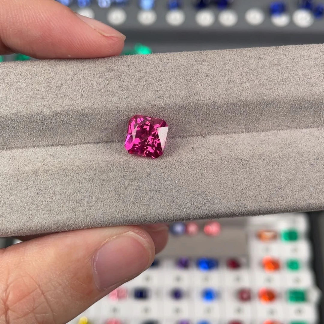 合成（培育）蓝宝石裸石未镶嵌羽*3.85克拉