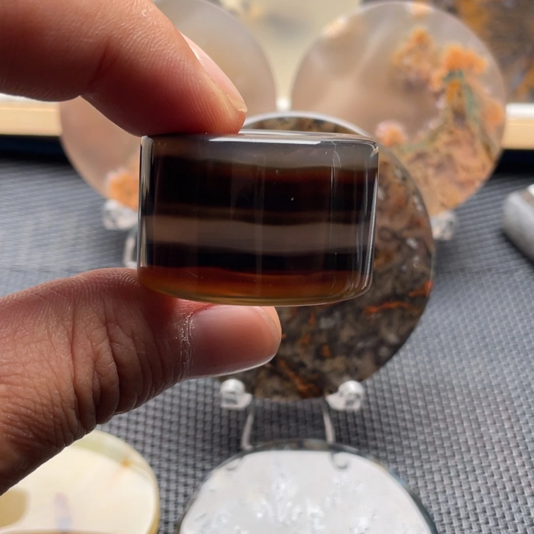 在***人玛瑙/玉髓未镶嵌颈饰