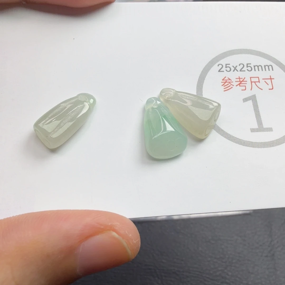 吉****翡翠未镶嵌颈饰006