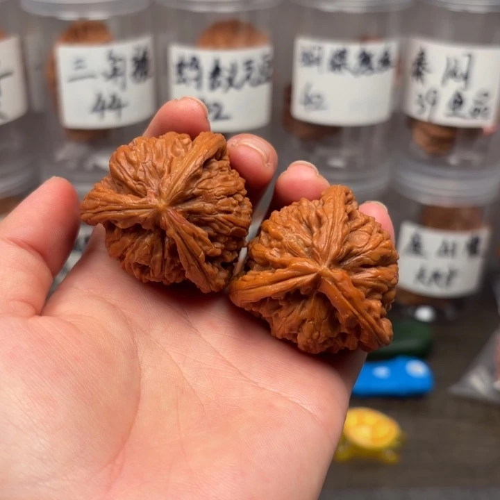 吊坠桃核41白狮三楞