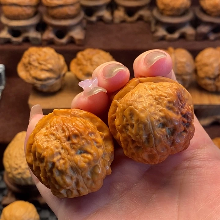 文玩核桃把件40七彩小方尊