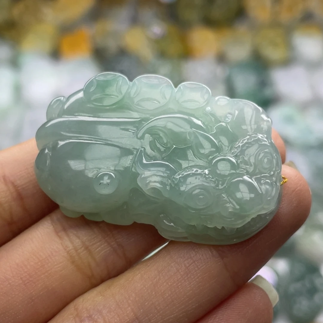 翡翠未镶嵌颈饰貔貅