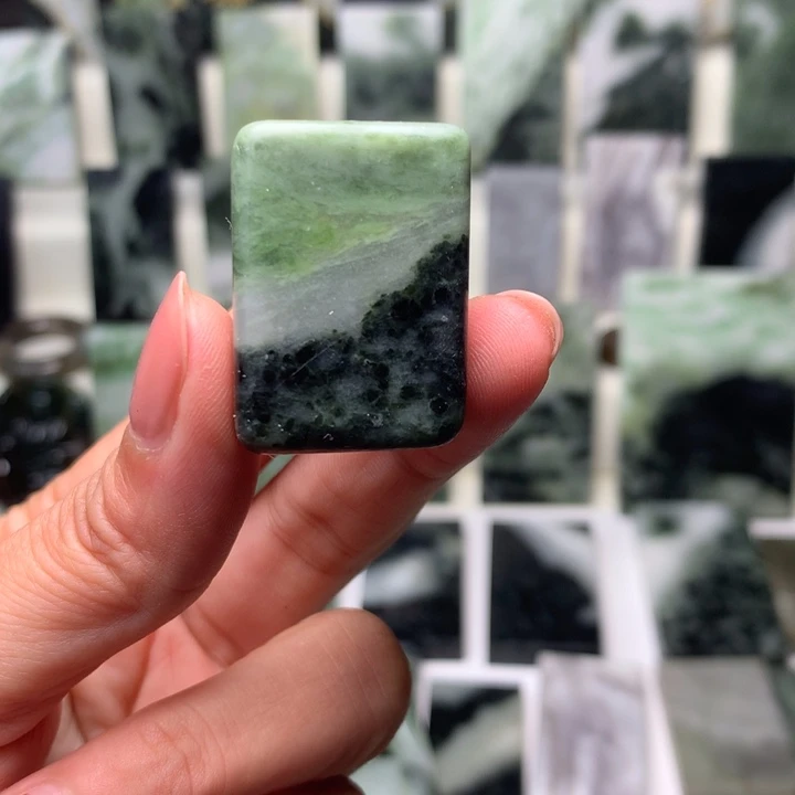 独山玉颈饰未镶嵌