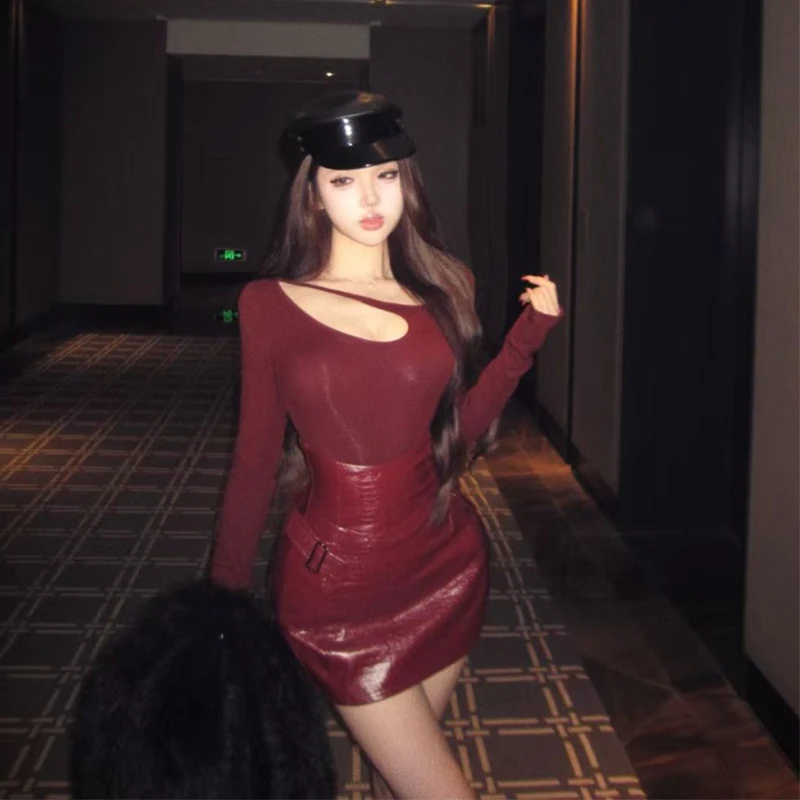 美式辣妹风穿搭镂空露锁骨磨毛打底连体上衣配丰胯包臀皮裙两件套