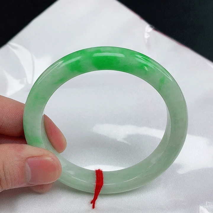 翡翠手镯未镶嵌圈55.6。 5403