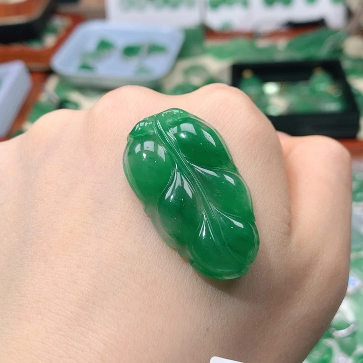 石英质玉未镶嵌颈饰阿*